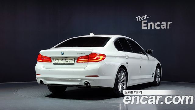 BMW 5-Series G30 530e Luxury - фото 1