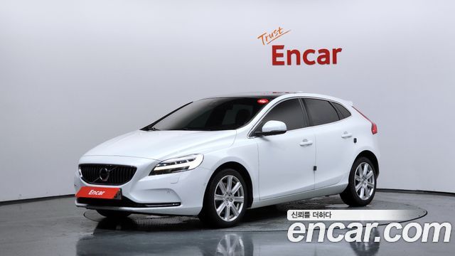 Volvo V40 D3 - фото 0