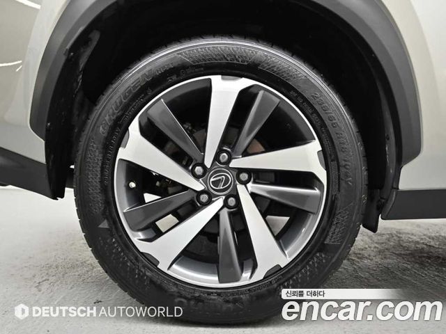 Lexus NX Supreme - фото 4