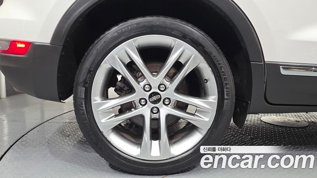 Lincoln MKC 2.0 AWD - фото 4