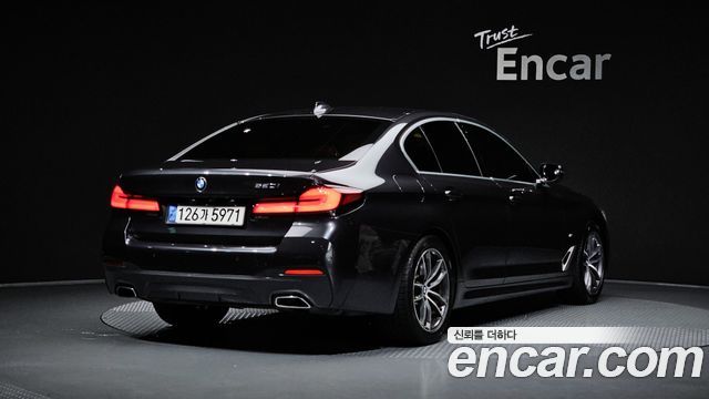 BMW 5-Series G30 520i M Sport - фото 1