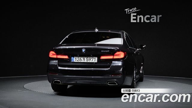 BMW 5-Series G30 520i M Sport - фото 3