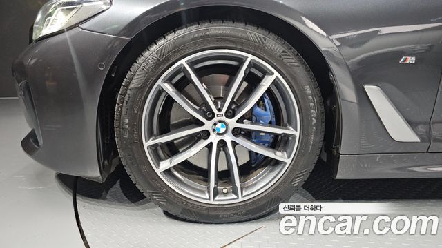 BMW 5-Series G30 520i M Sport - фото 4