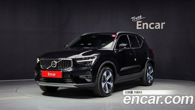 Volvo XC40 B4 Ultra Bright - фото 0