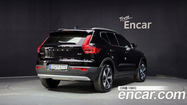 Volvo XC40 B4 Ultra Bright - фото 1