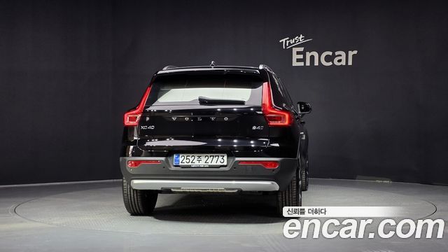 Volvo XC40 B4 Ultra Bright - фото 3
