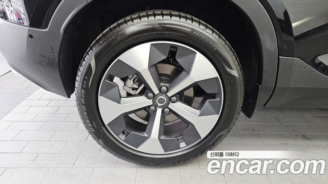 Volvo XC40 B4 Ultra Bright - фото 4