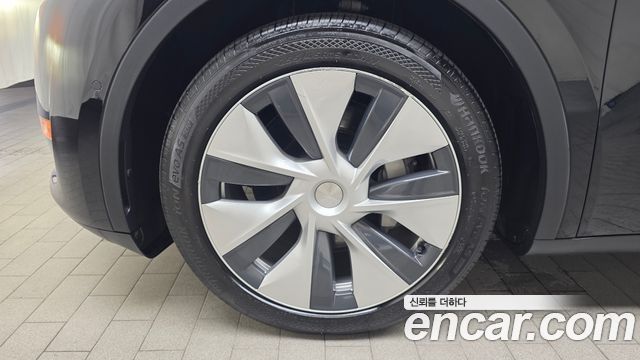 Tesla Model Y Long Range AWD - фото 4