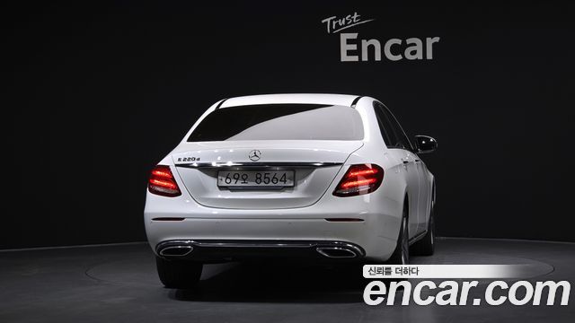Mercedes-Benz E-Class W213 E220d Avantgarde - фото 3