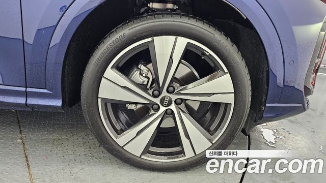 Audi Q5 40 TFSI 콰트로 S Line Sportback - фото 4