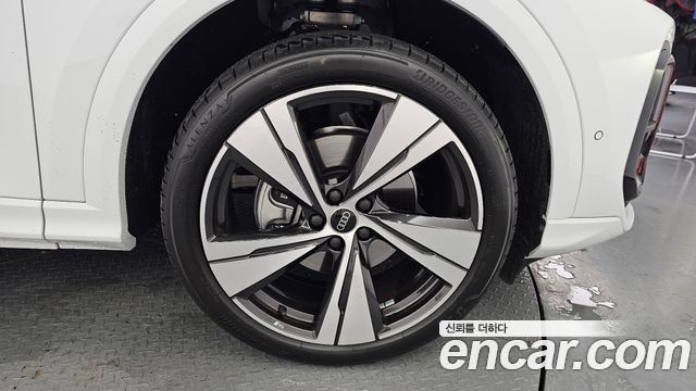 Audi Q5 40 TFSI 콰트로 S Line Sportback - фото 4