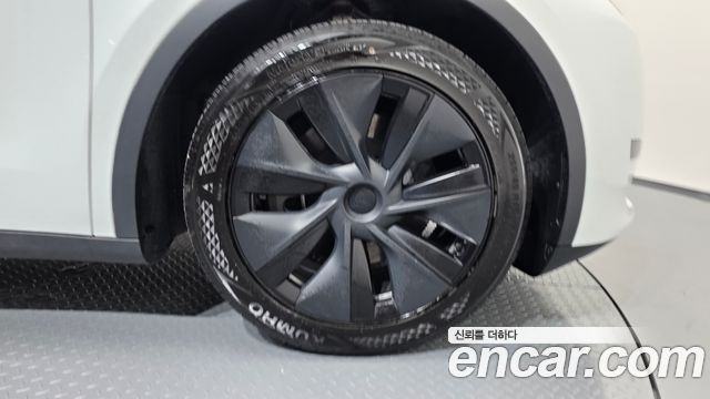 Tesla Model Y RWD - фото 3