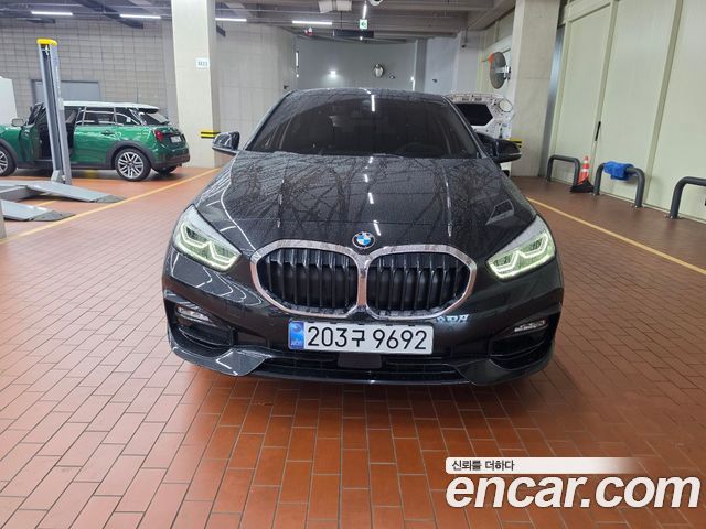 BMW 1-Series F40 120i Sports - фото 0