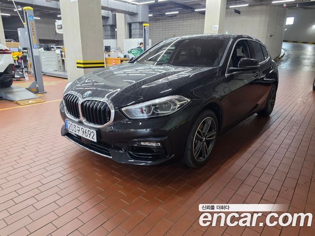 BMW 1-Series F40 120i Sports - фото 1