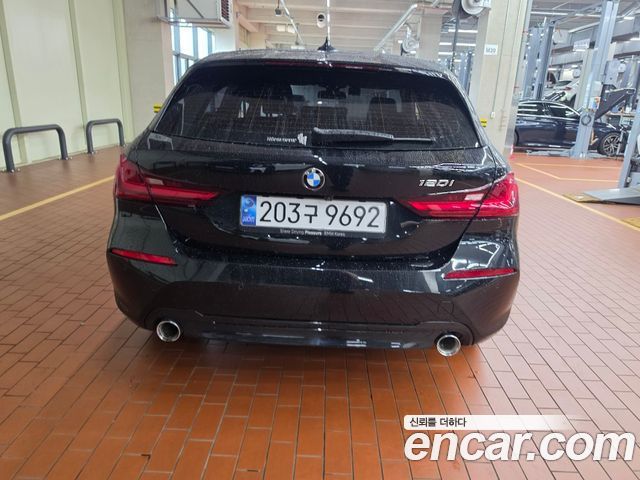 BMW 1-Series F40 120i Sports - фото 2