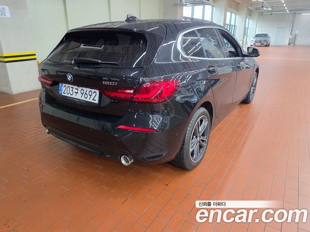 BMW 1-Series F40 120i Sports - фото 3