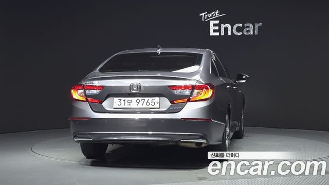 Honda Accord 10-го поколения 2.0 Hybrid EX-L - фото 3