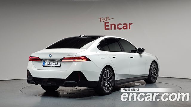 BMW 5-Series G60 520i M Sport - фото 1