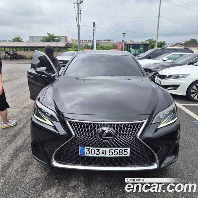 Lexus LS 5-го поколения 3.5 Platinum AWD - фото 0
