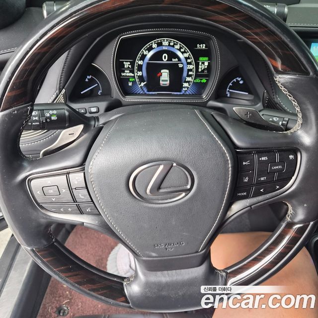 Lexus LS 5-го поколения 3.5 Platinum AWD - фото 3