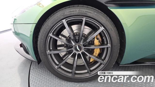 Aston Martin DB11 5.2 V12 Coupe AMR - фото 3