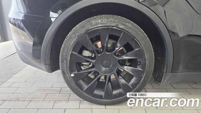 Tesla Model Y RWD - фото 4