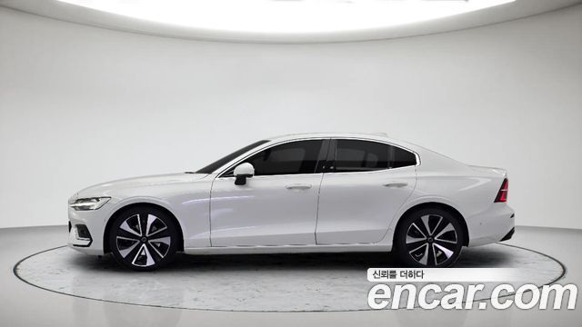 Volvo S60 3-го поколения B5 Ultimate Bright - фото 1