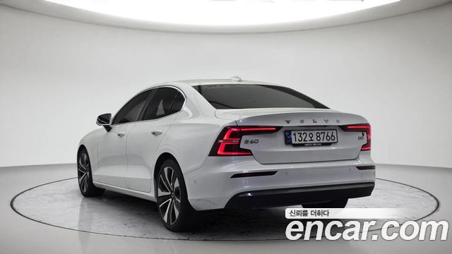 Volvo S60 3-го поколения B5 Ultimate Bright - фото 2