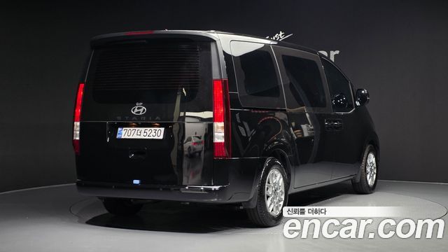 Hyundai Staria Tourer 11-Seater Modern - фото 1