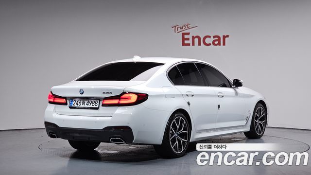 BMW 5-Series G30 530i M Sport Package - фото 0