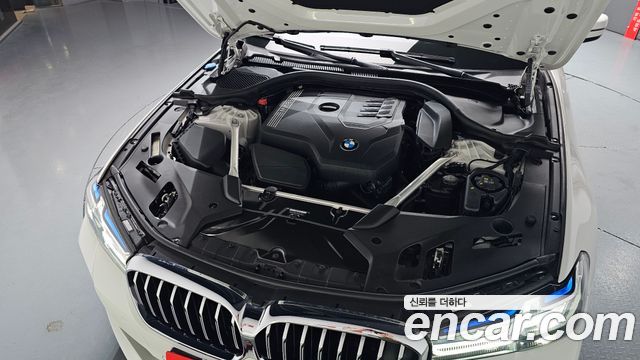 BMW 5-Series G30 530i M Sport Package - фото 4