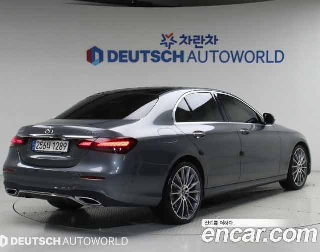 Mercedes-Benz E-Class W213 E350 4MATIC AMG Line - фото 1