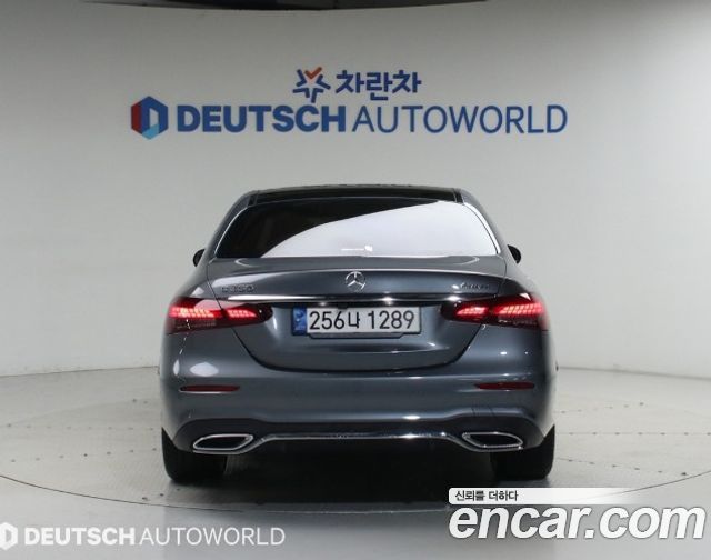 Mercedes-Benz E-Class W213 E350 4MATIC AMG Line - фото 3