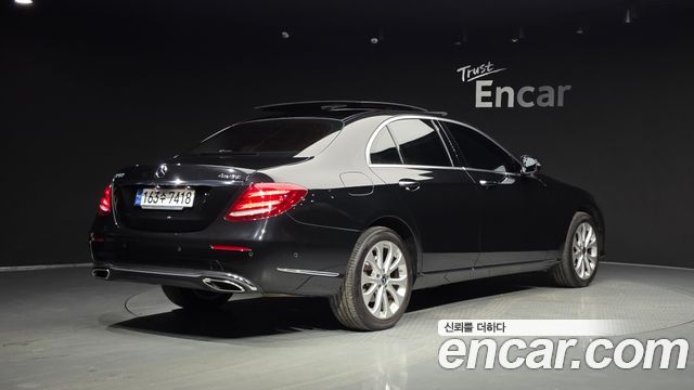 Mercedes-Benz E-Class W213 E300 4MATIC Exclusive - фото 1