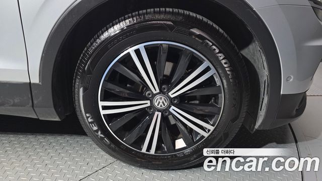 Volkswagen Tiguan 2-го поколения 2.0 TDI Prestige - фото 4
