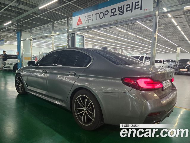BMW 5-Series G30 520i M Sport - фото 1