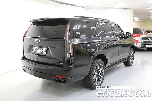 Cadillac Escalade 5-го поколения 6.2 Sports Platinum - фото 3