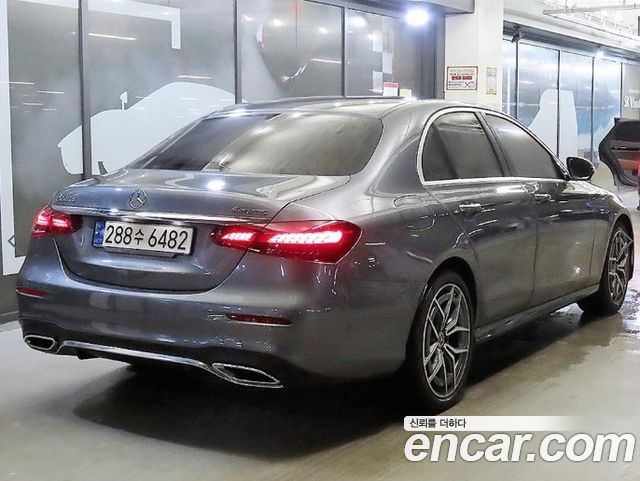 Mercedes-Benz E-Class W213 E220d 4MATIC AMG Line - фото 3