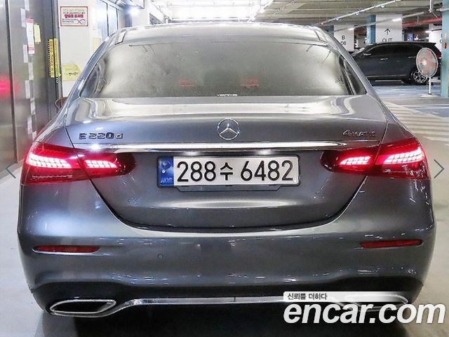 Mercedes-Benz E-Class W213 E220d 4MATIC AMG Line - фото 4