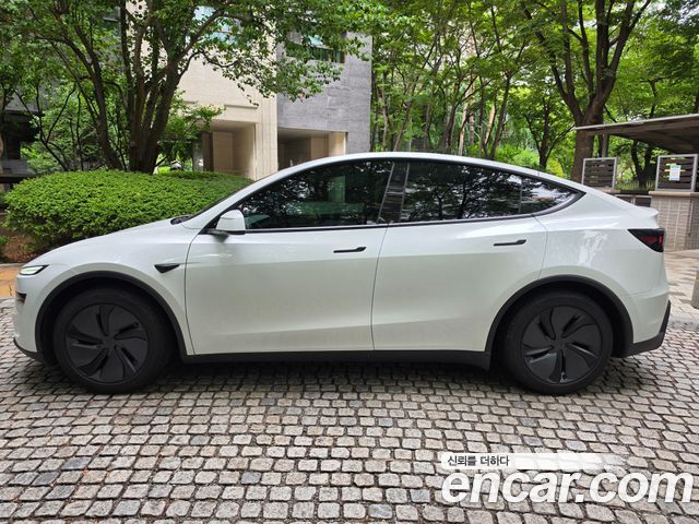 Tesla Model Y RWD - фото 2