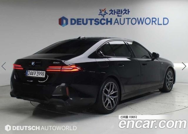 BMW 5-Series G60 520i M Sport - фото 1