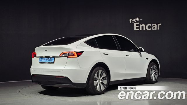 Tesla Model Y RWD - фото 1