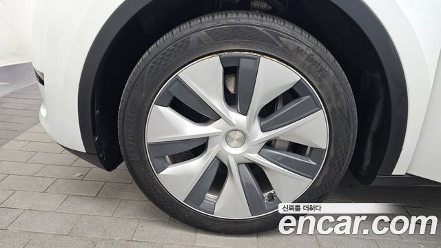 Tesla Model Y RWD - фото 4