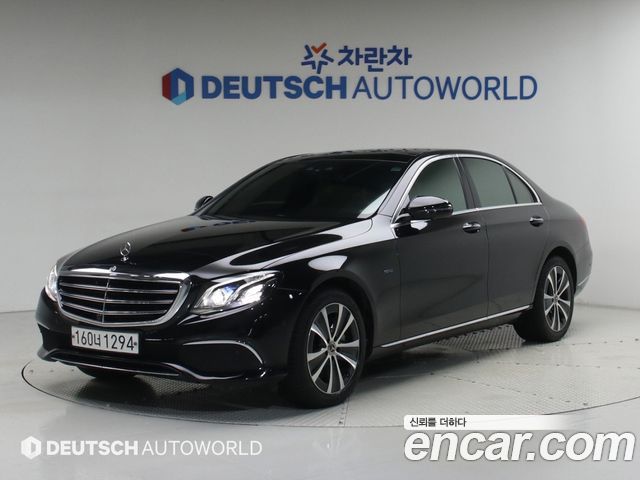 Mercedes-Benz E-Class W213 E300e Exclusive - фото 0