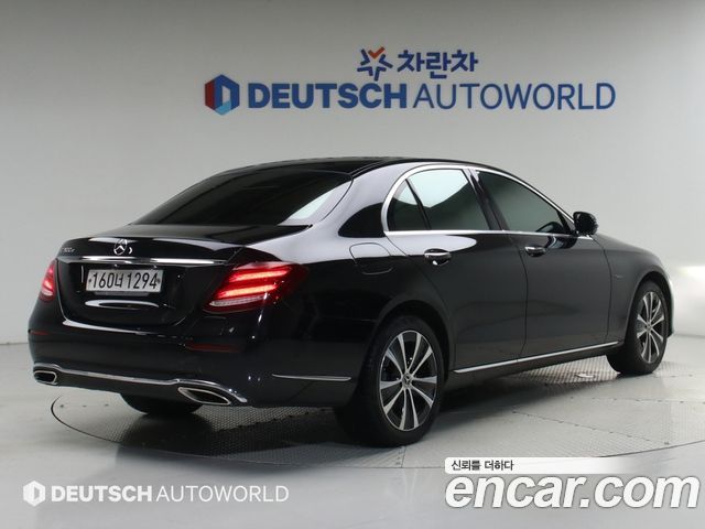 Mercedes-Benz E-Class W213 E300e Exclusive - фото 1
