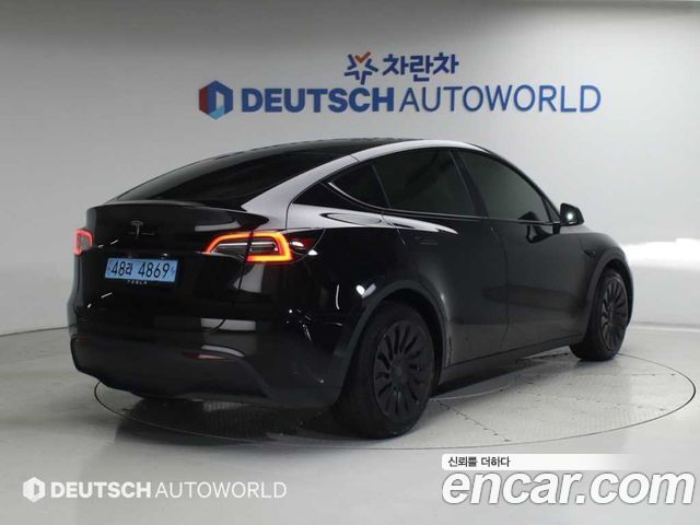 Tesla Model Y RWD - фото 1