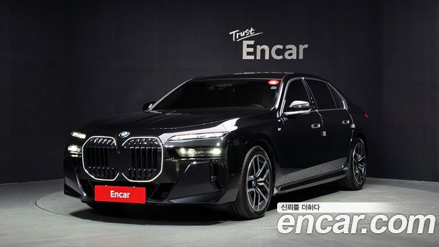 BMW 7-Series G70 740i xDrive M Sport - фото 0