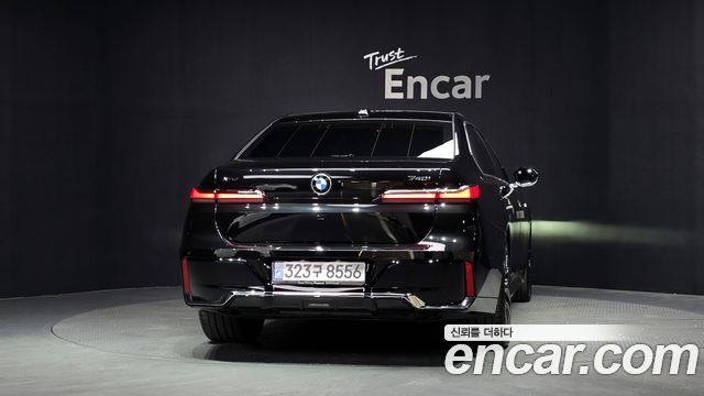 BMW 7-Series G70 740i xDrive M Sport - фото 3