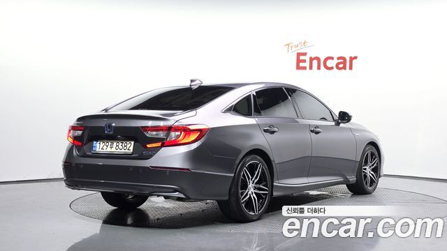 Honda Accord 10-го поколения 2.0 Hybrid Touring - фото 0