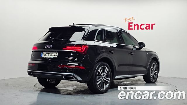 Audi Q5 FY 45 TFSI Quattro Premium - фото 1